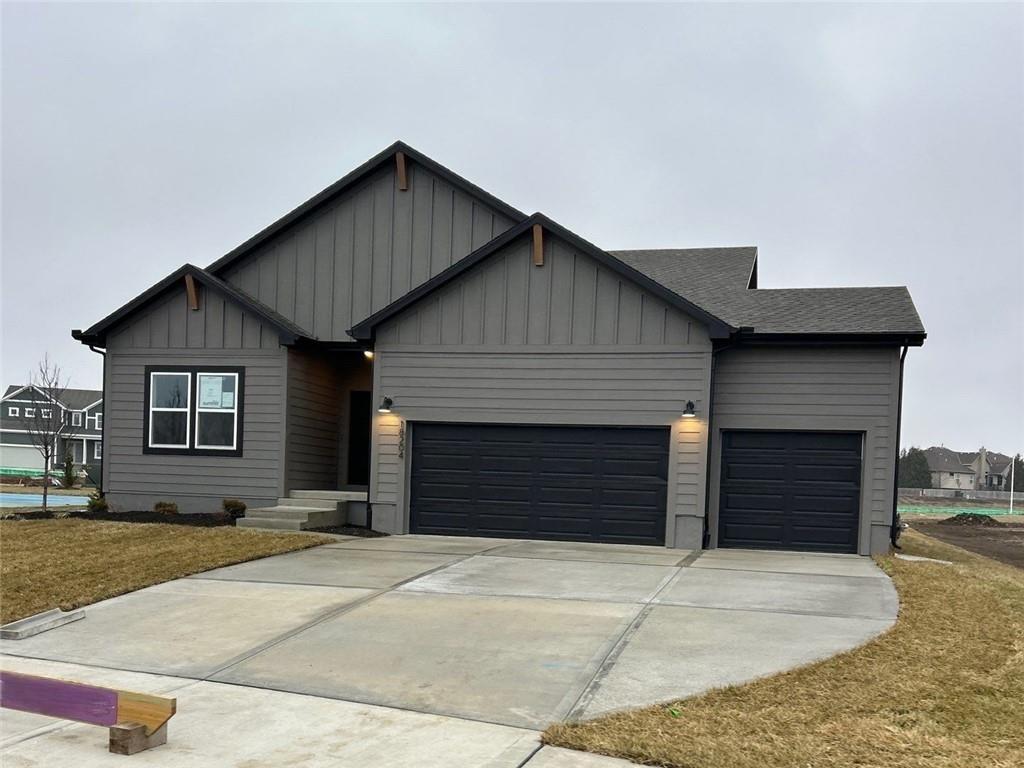 18204 W 166th Terrace, Olathe, KS 66062