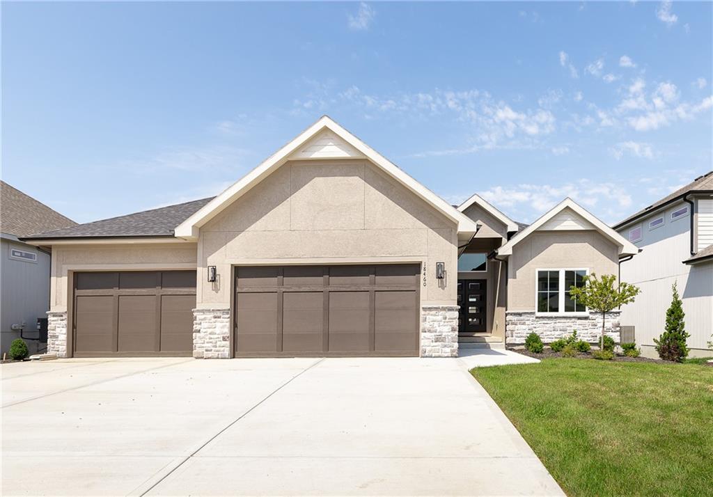 18460 Pawnee Lane, Overland Park, KS 66085