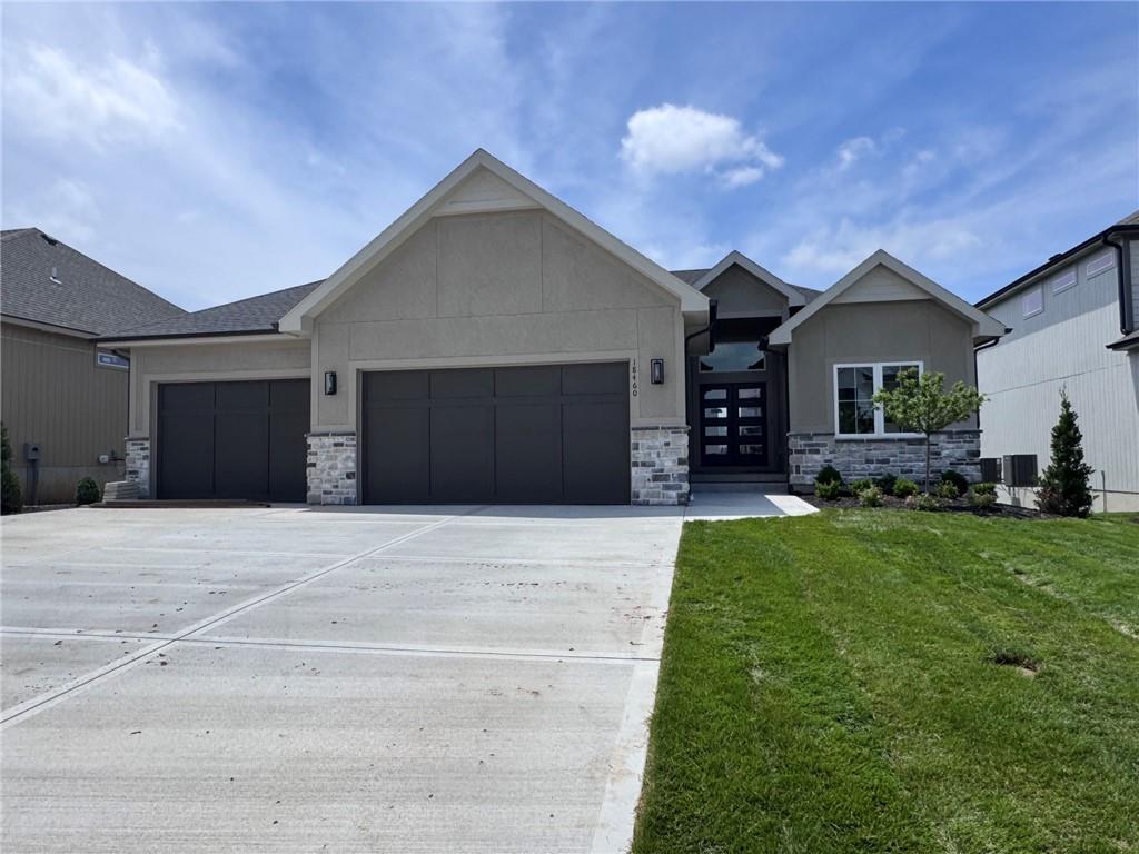 18460 Pawnee Lane, Overland Park, KS 66085